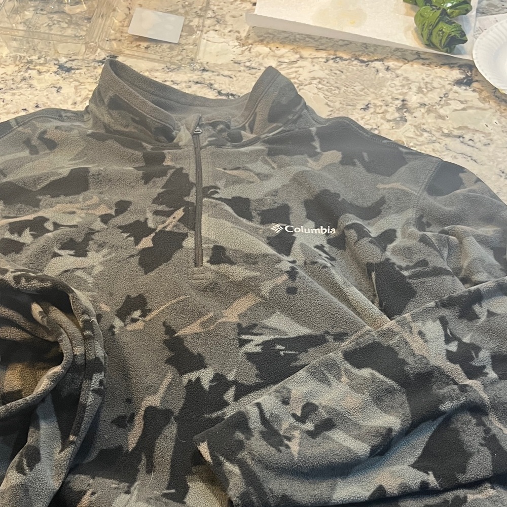 Columbia Black and Gray Camo Fleece Pullover